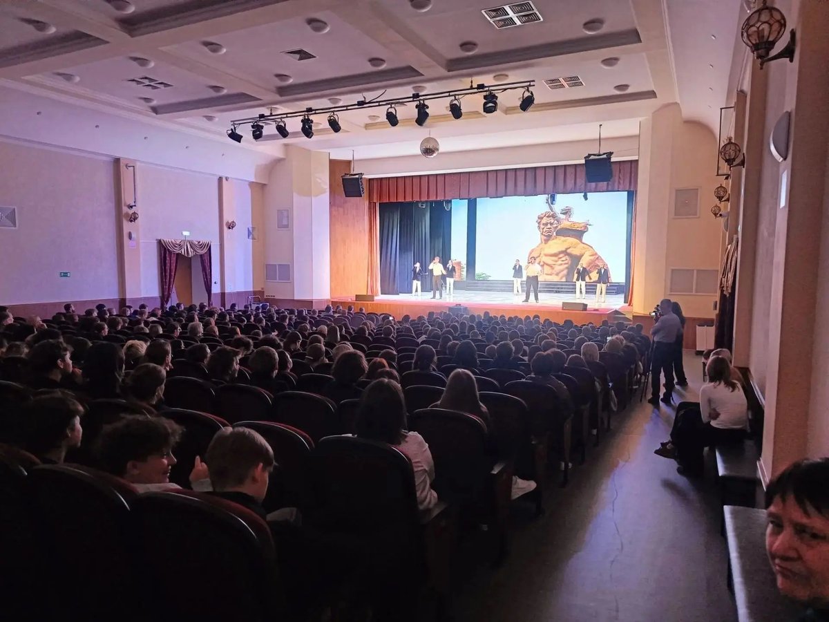 30 сентября наши гимназисты побывали в Дворце культуры «Октябрь» на концерте "Своих не бросаем"